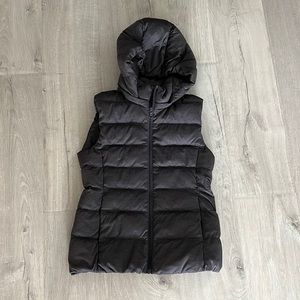 Uniqlo Women Dark Grey Hooded Quilted Puffer Vest Size S